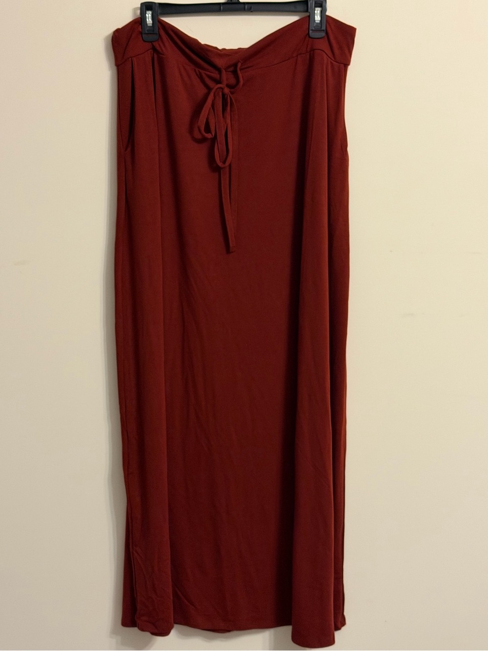 Zenana Outfitters Plus-Size Tie-Waist Maxi Skirt in Burgundy and Cream - Picture 3 of 4
